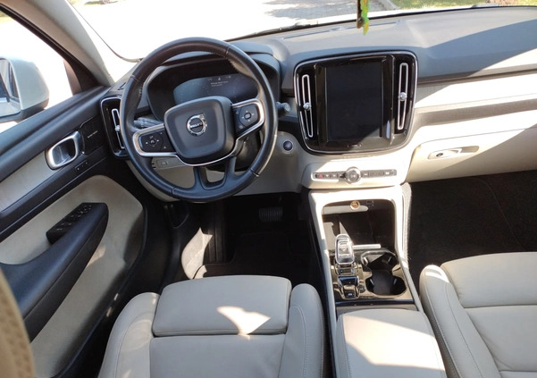 Volvo XC 40 cena 115700 przebieg: 71000, rok produkcji 2019 z Frampol małe 352